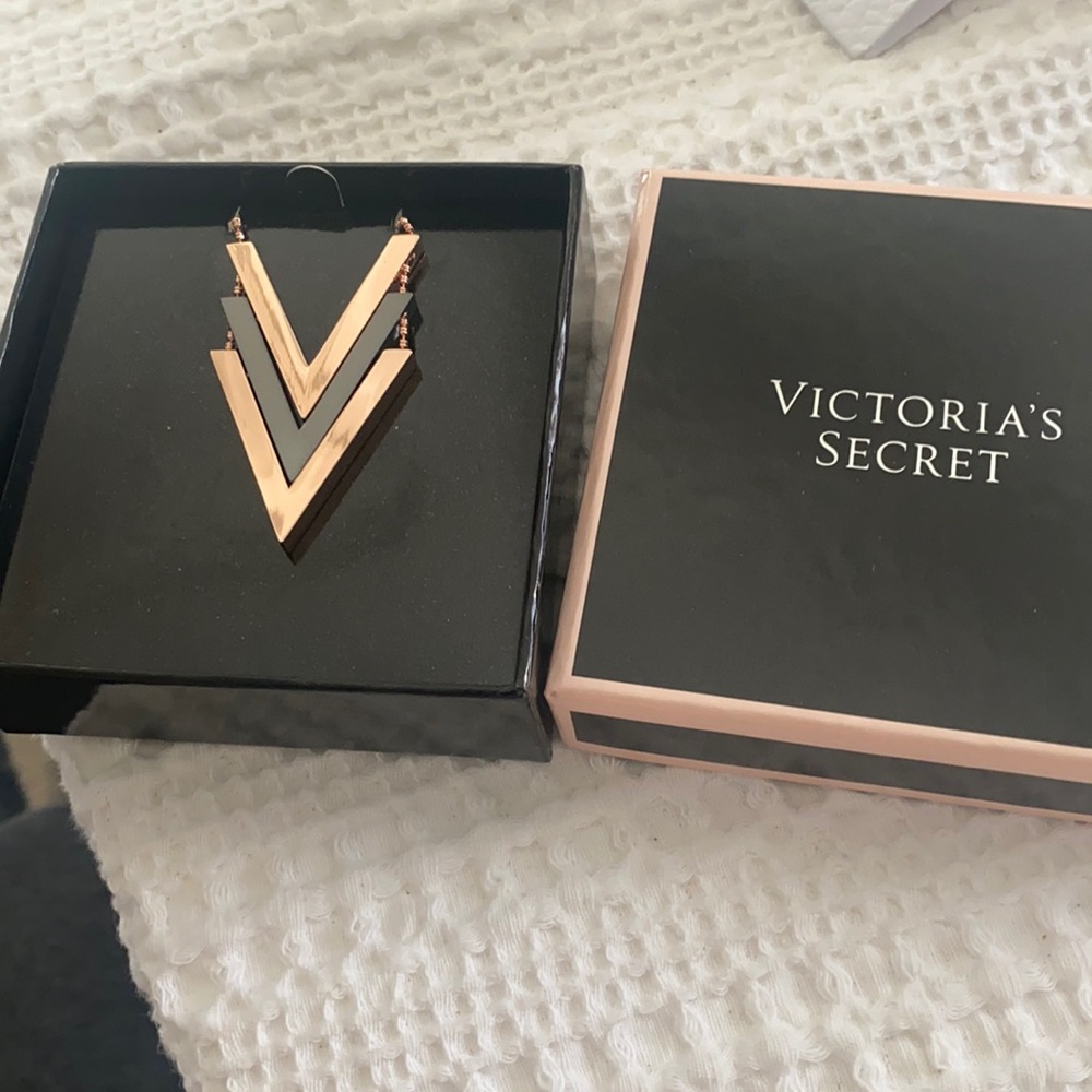 Victoria secret rose gold necklace
